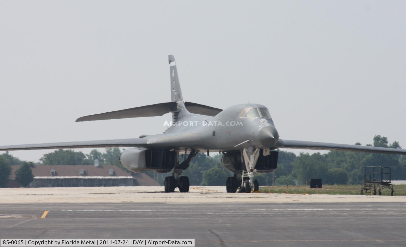 85-0065, 1985 Rockwell B-1B Lancer C/N 25, B-1B parked