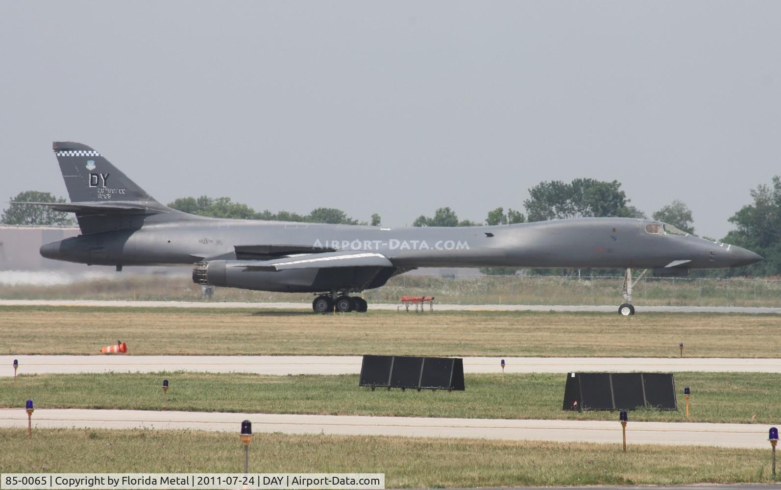 85-0065, 1985 Rockwell B-1B Lancer C/N 25, B-1B taxiing out