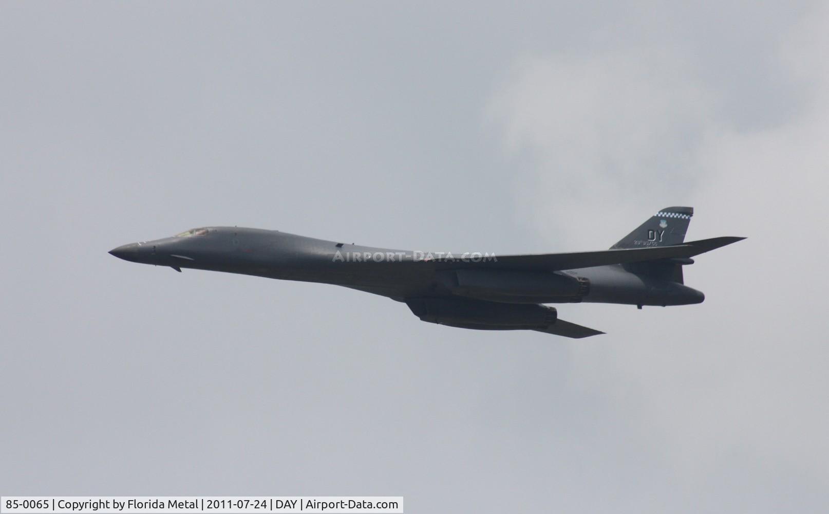 85-0065, 1985 Rockwell B-1B Lancer C/N 25, B-1 high speed pass