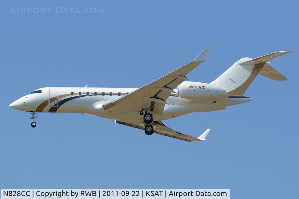N828CC, 2006 Bombardier BD-700-1A11 Global Express 5000 C/N 9209, Landing 12R