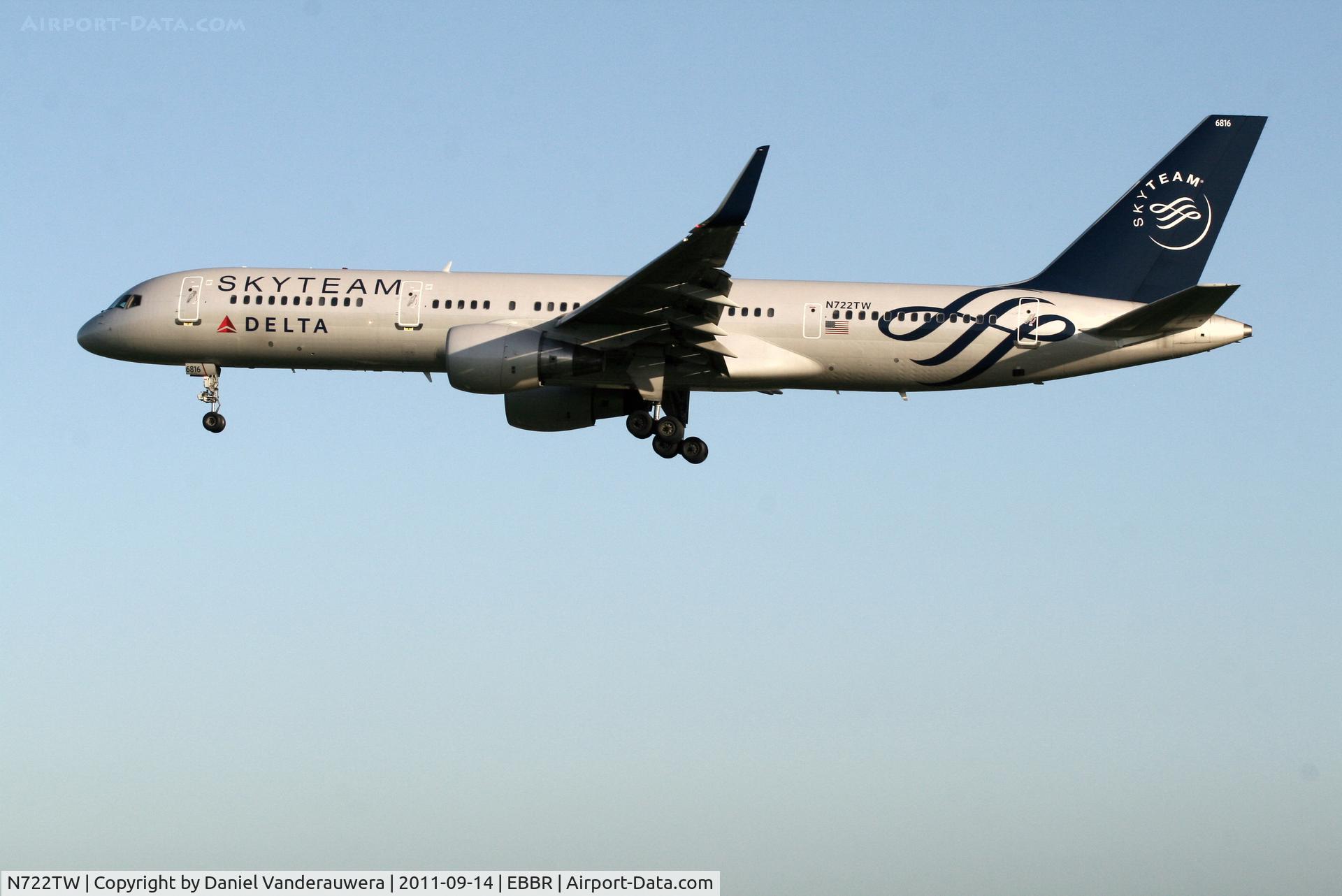 N722TW, 1999 Boeing 757-231 C/N 29385, Arrival of flight DL141 to RWY 25L