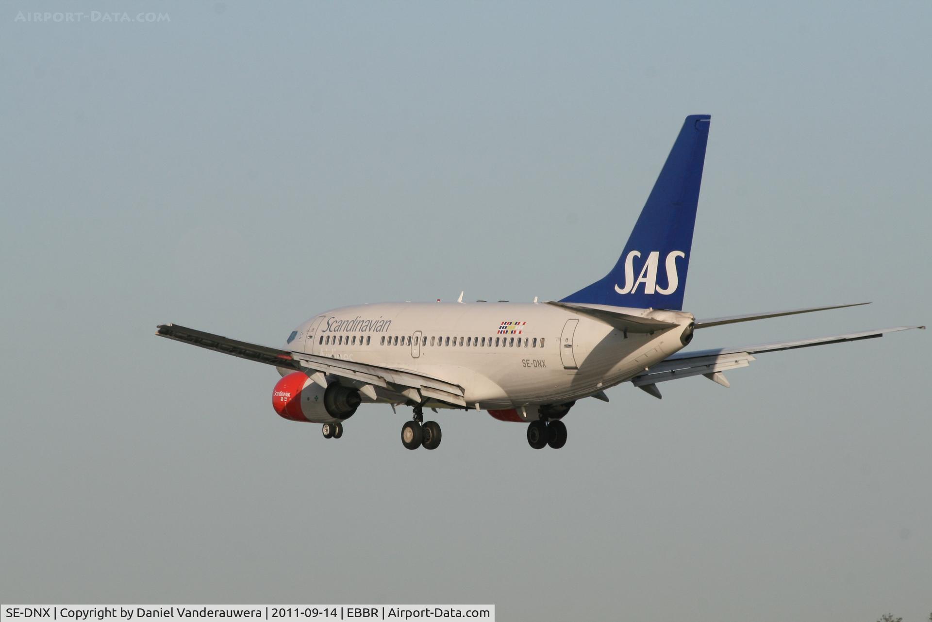 SE-DNX, 1999 Boeing 737-683 C/N 28304, Flight SK589 is descending to RWY 25L