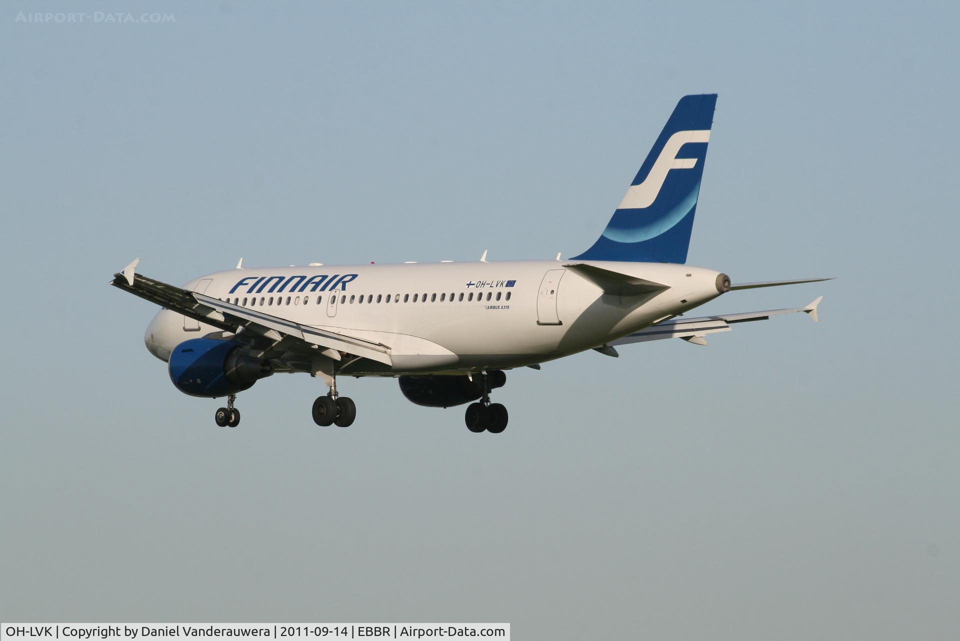OH-LVK, 2004 Airbus A319-112 C/N 2124, Flight AY611 is descending to RWY 25L