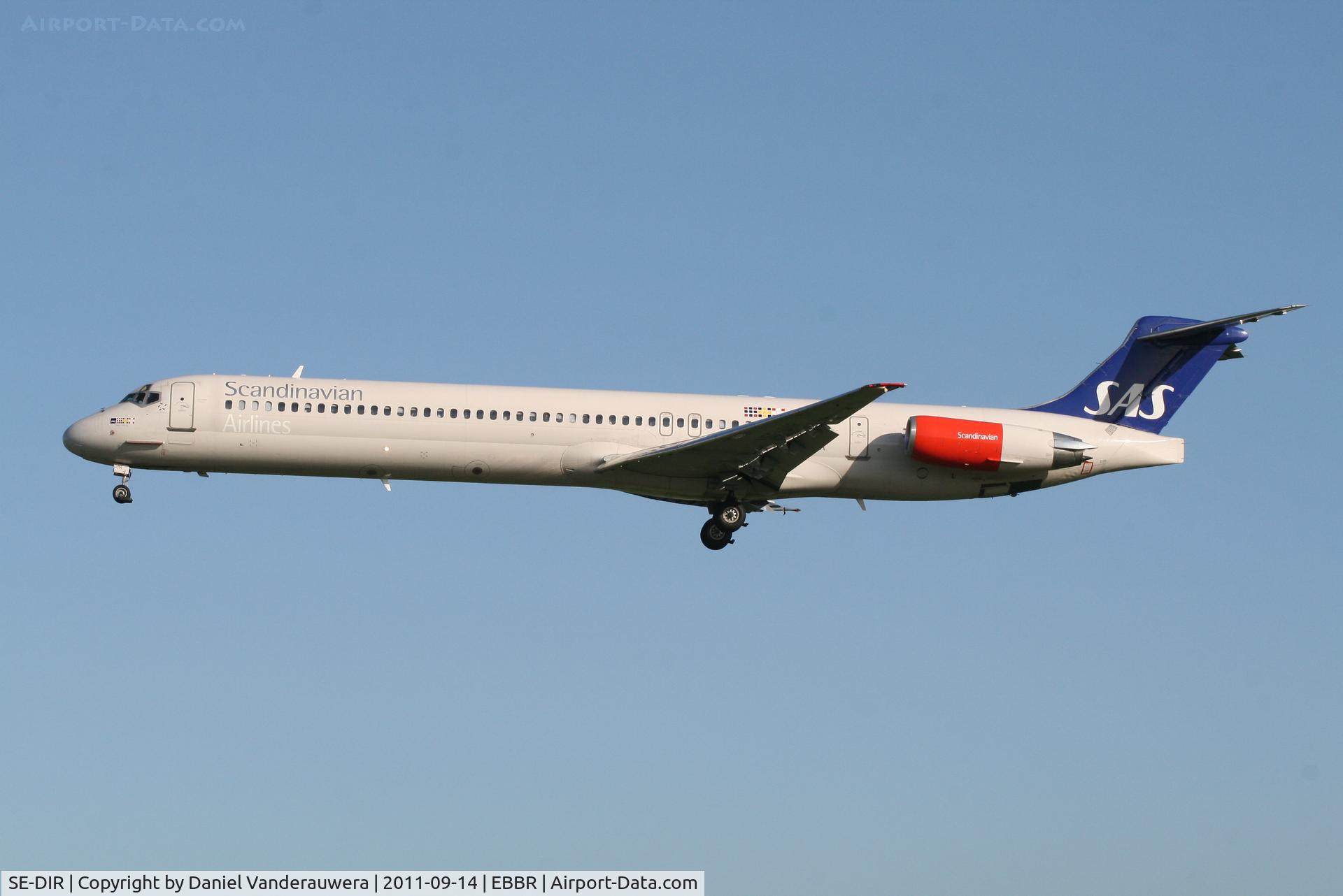 SE-DIR, 1991 McDonnell Douglas MD-82 (DC-9-82) C/N 53004, Arrival of flight SK593 to RWY 25L