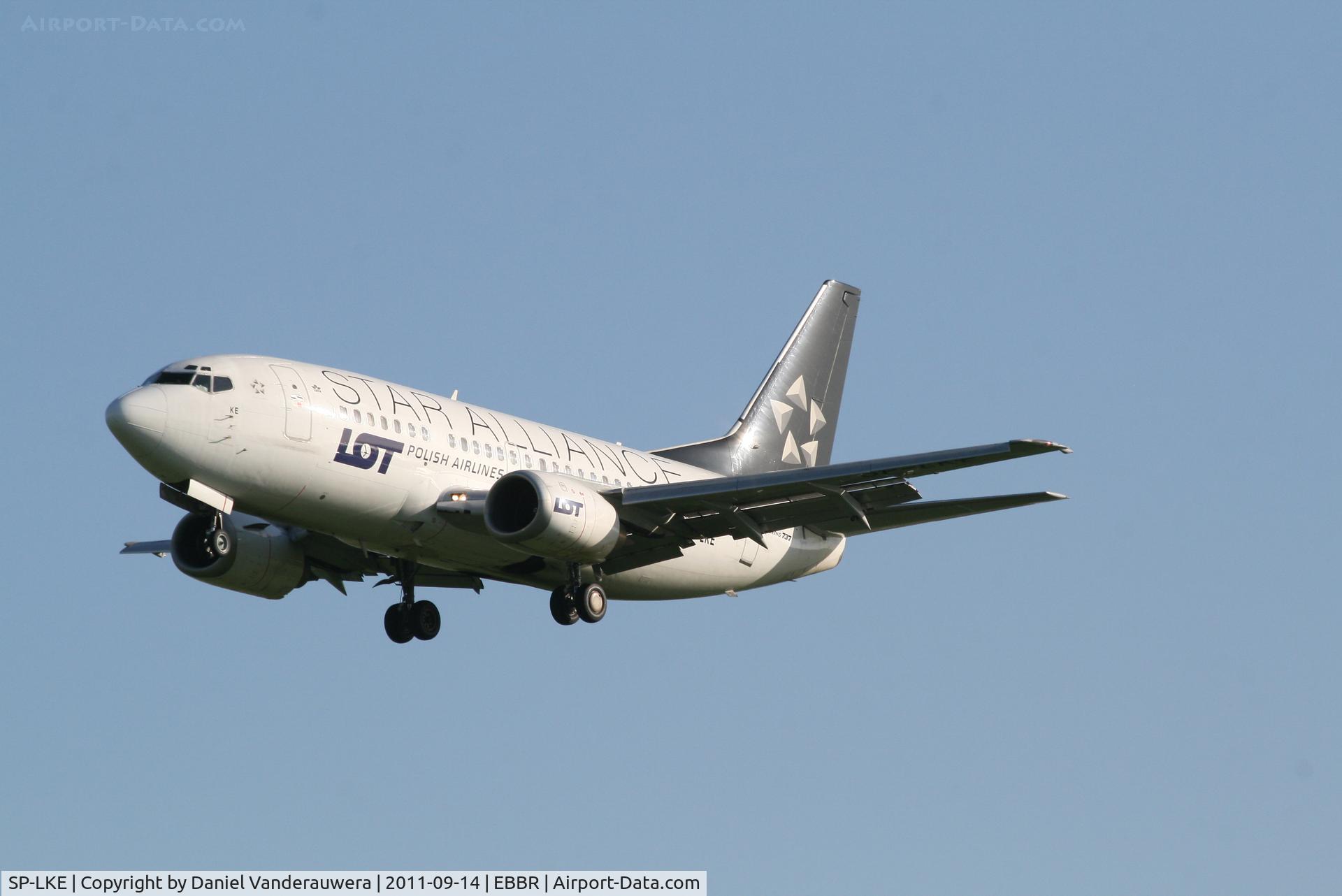 SP-LKE, 1993 Boeing 737-55D C/N 27130, Arrival of flight LO235 to RWY 25L
