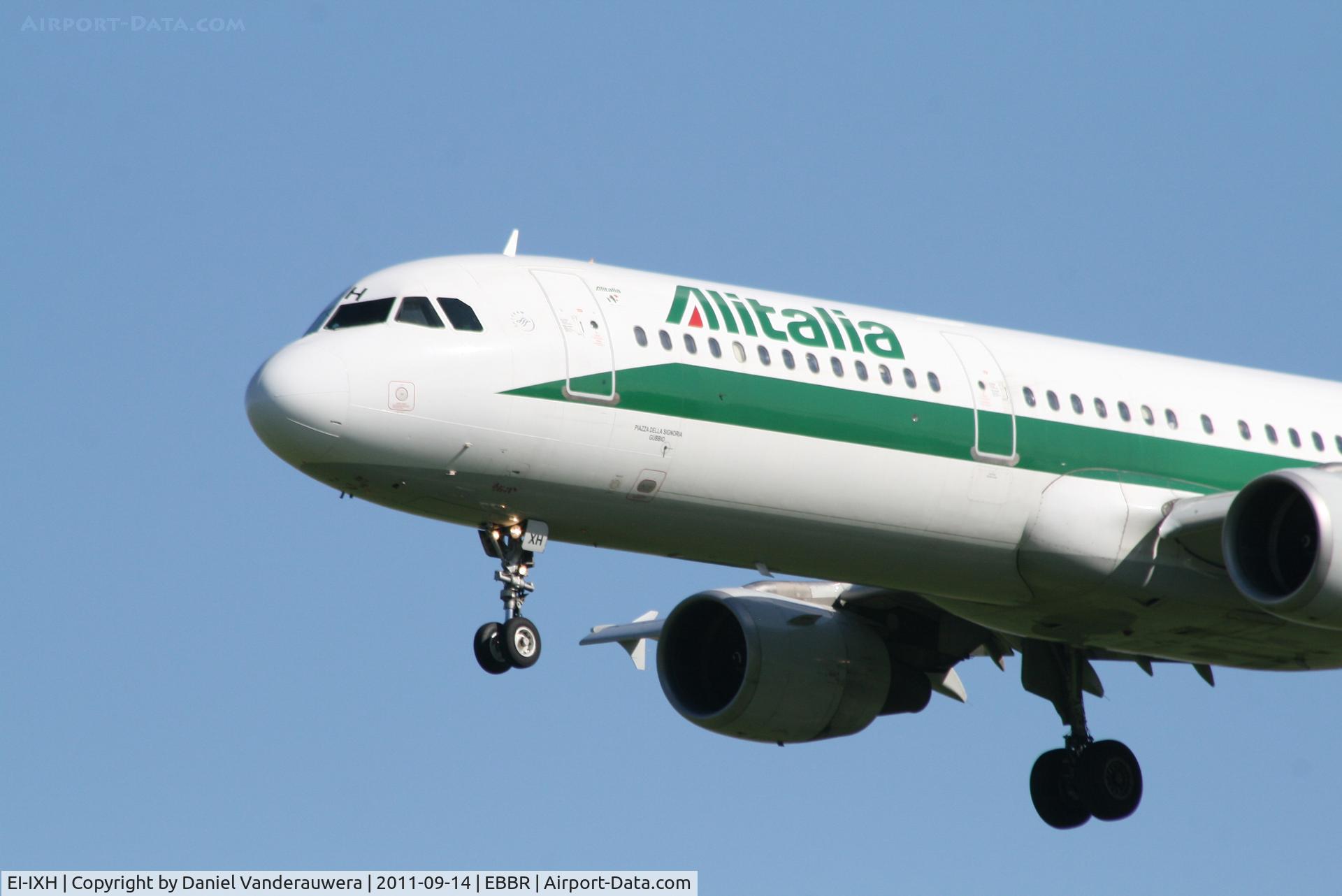 EI-IXH, 1999 Airbus A321-112 C/N 940, Arrival of flight AZ156 to RWY 25L