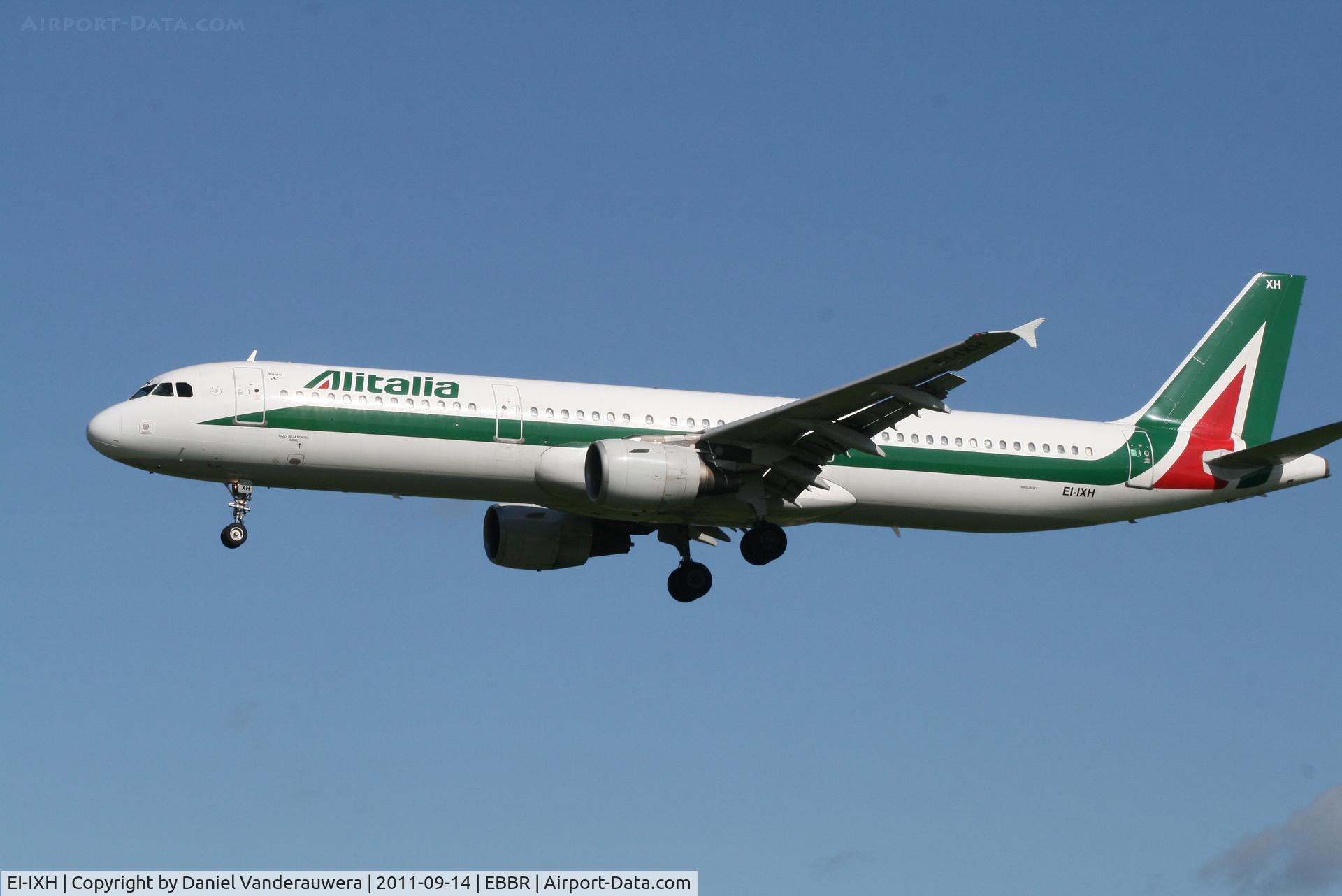 EI-IXH, 1999 Airbus A321-112 C/N 940, Arrival of flight AZ156 to RWY 25L