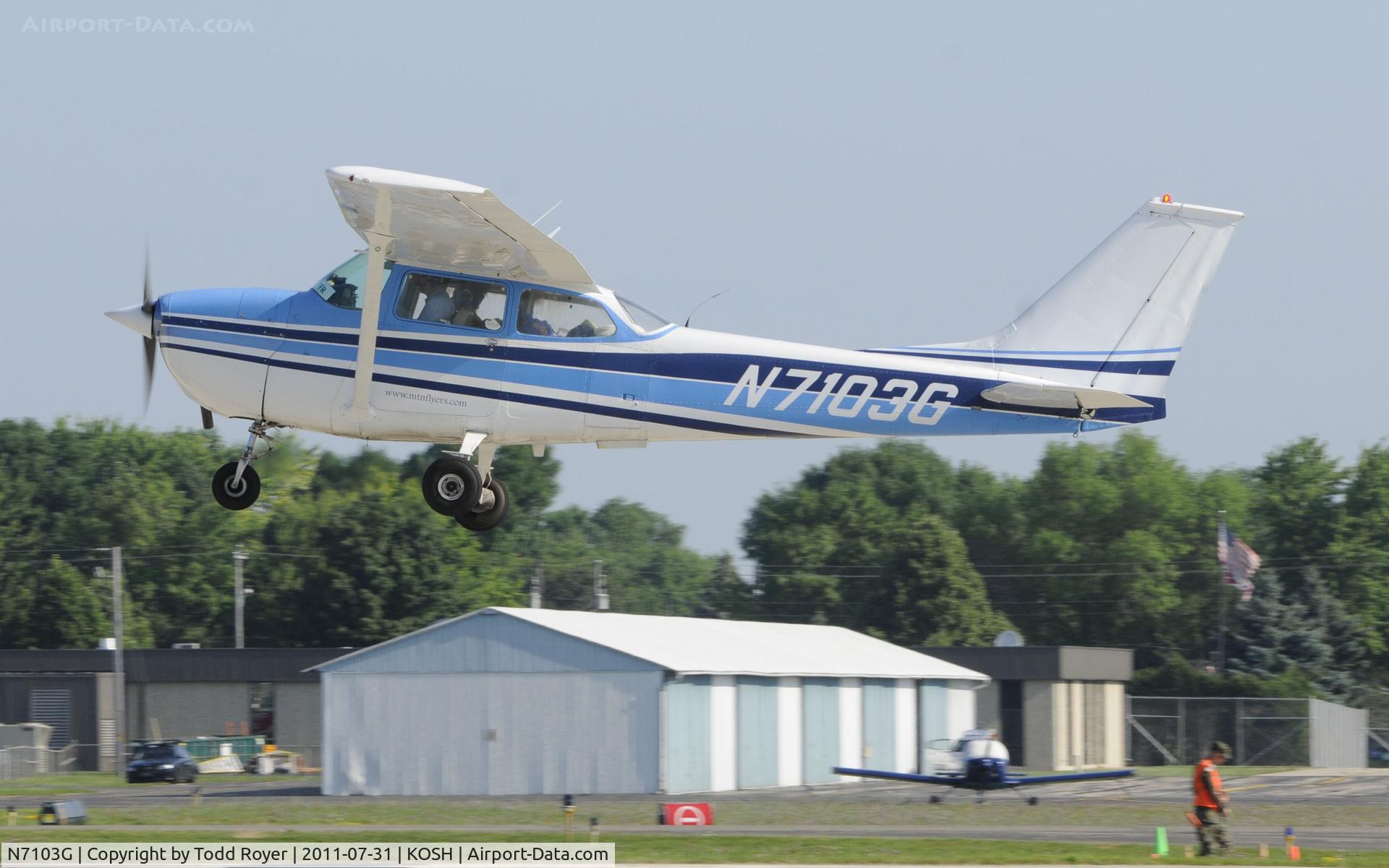 N7103G, 1969 Cessna 172K Skyhawk C/N 17258803, AIRVENTURE 2011