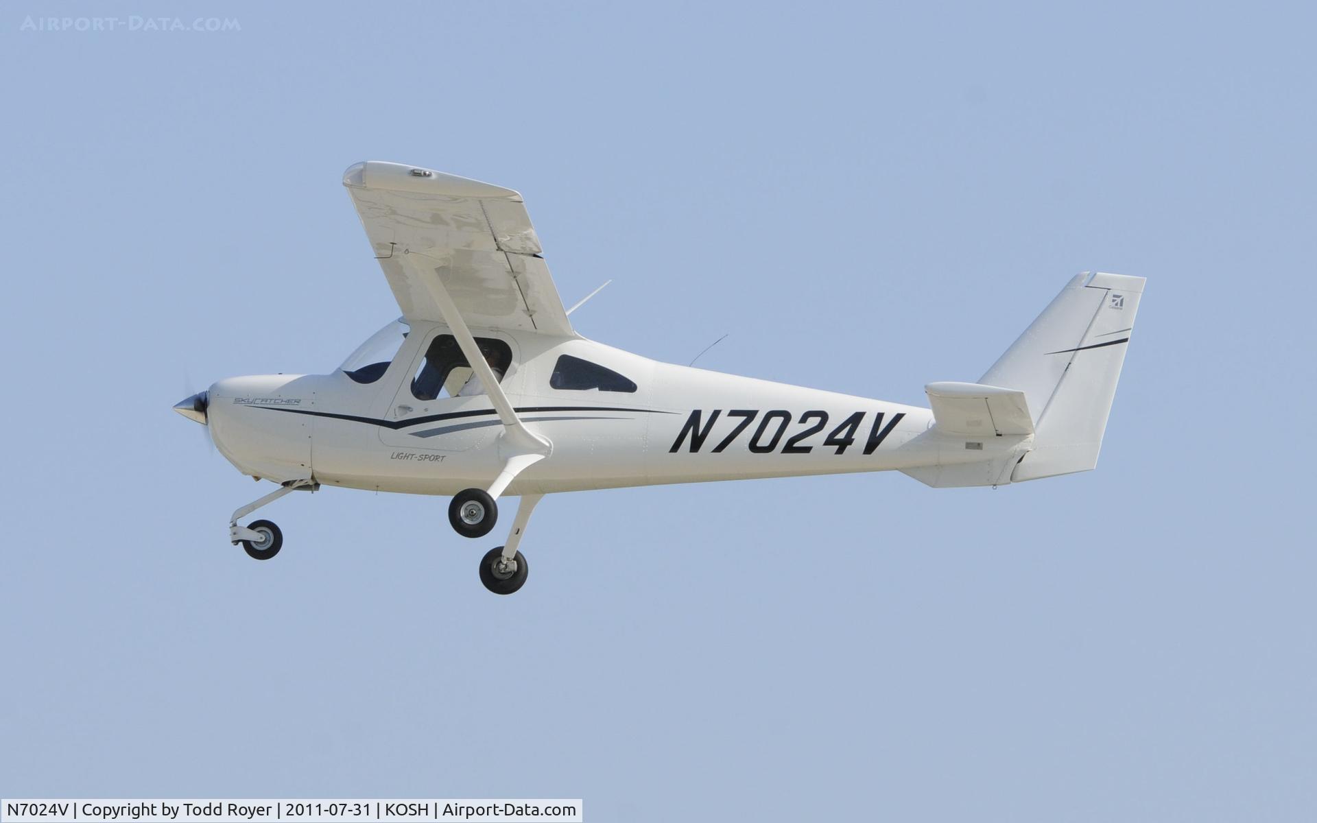 N7024V, Cessna 162 Skycatcher C/N 16200066, AIRVENTURE 2011