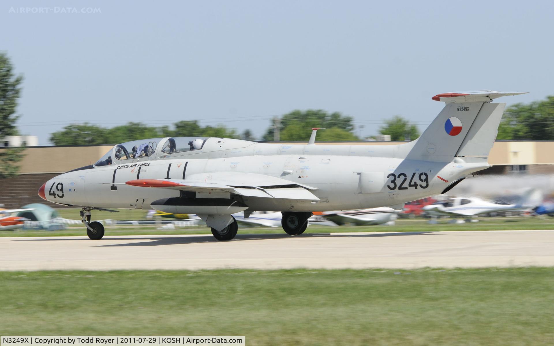 N3249X, Aero L-29 Delfin C/N 993249, AIRVENTURE 2011