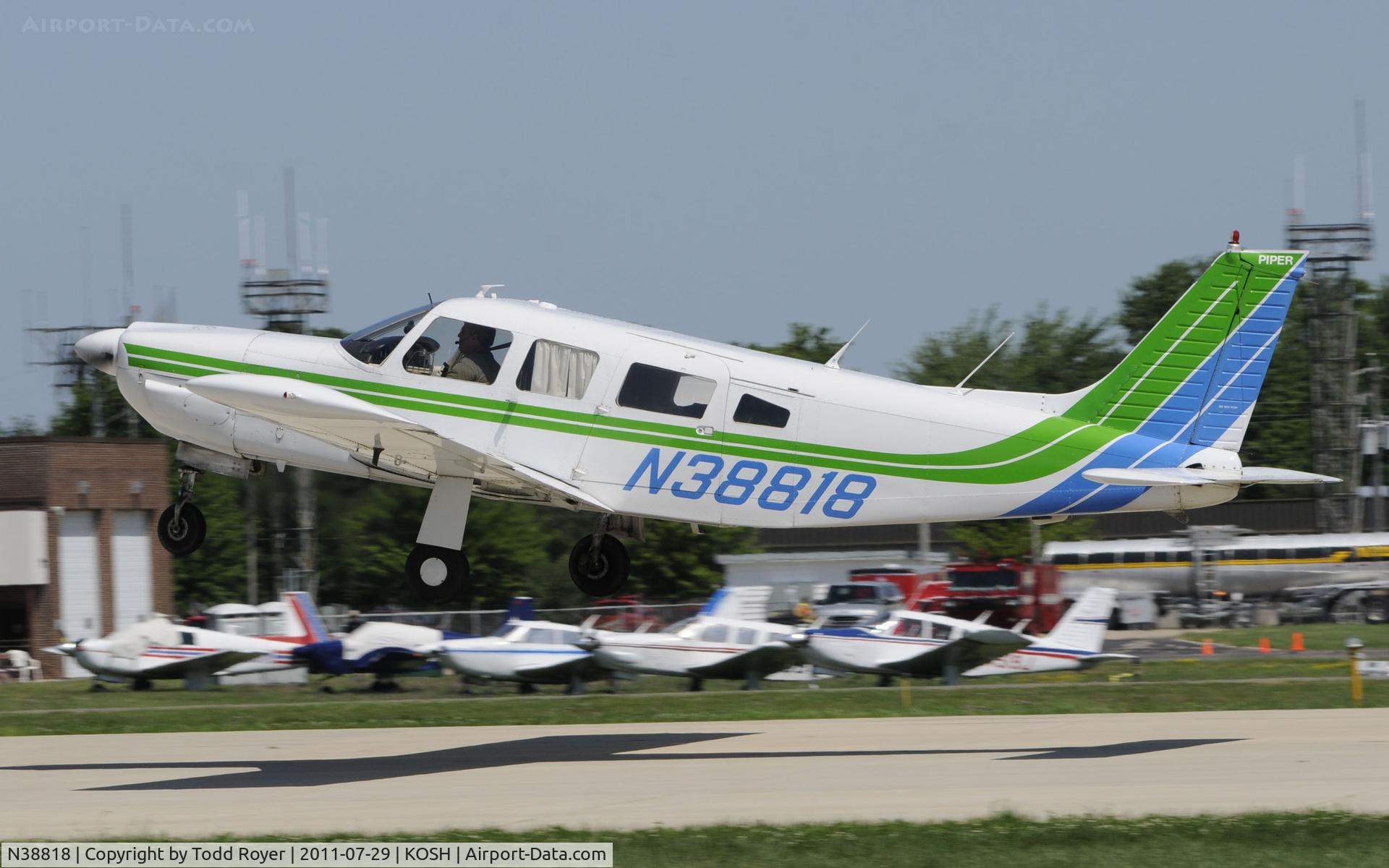 N38818, 1977 Piper PA-32R-300 Cherokee Lance C/N 32R-7780475, AIRVENTURE 2011