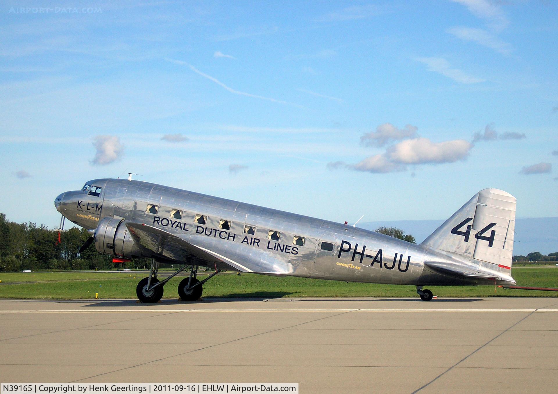 N39165, 1935 Douglas R2D-1 (DC-2) C/N 1404, Civil , cs PH-AJU - 44 , KLM .

Dutch Air Force Open Day at Leeuwarden AFB , Sept 2011