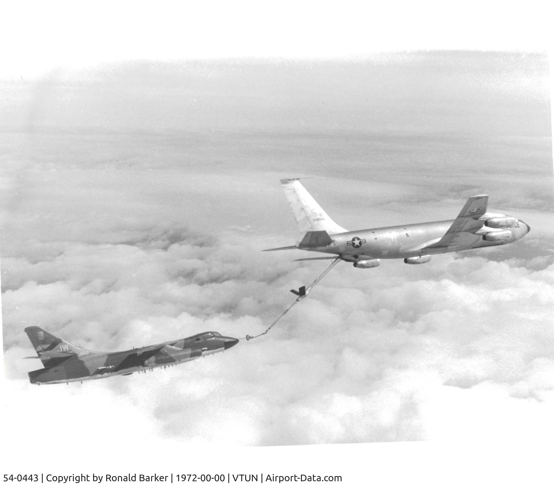 54-0443, 1954 Douglas EB-66E Destroyer C/N 44743, EB-66E Air refueling with KC-135A SEA 1972