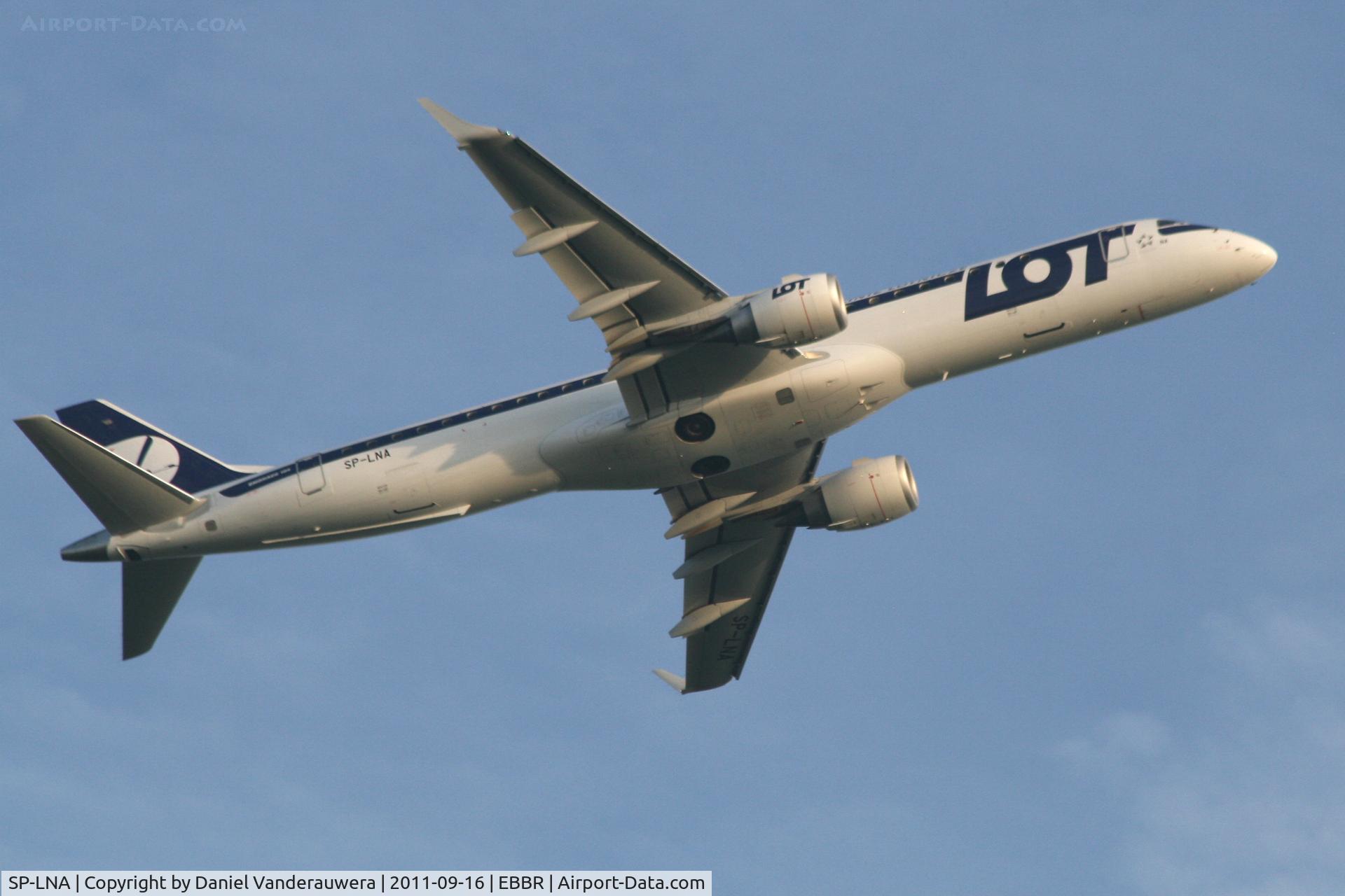 SP-LNA, 2011 Embraer 195LR (ERJ-190-200LR) C/N 19000415, Flight LO232 is climbing from RWY 07R