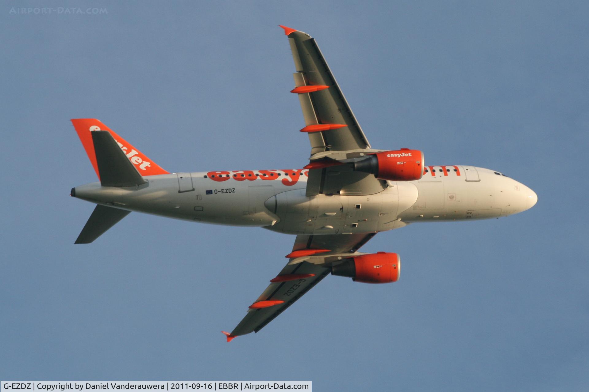 G-EZDZ, 2009 Airbus A319-111 C/N 3774, Flight EZY4702 is climbing from RWY 07R