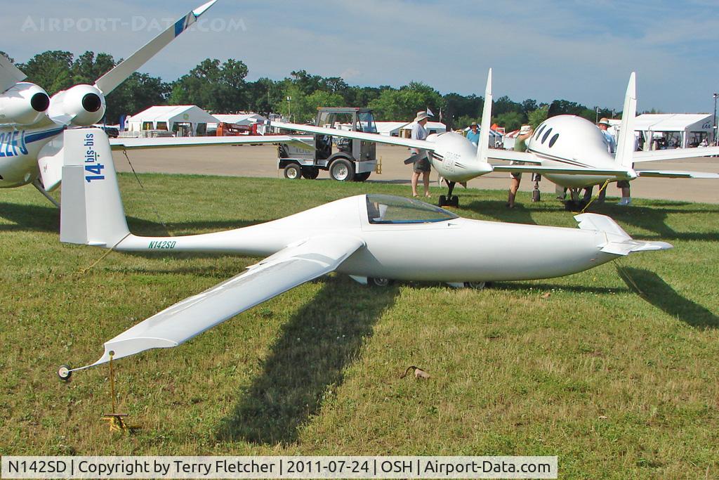 N142SD, 1985 Rutan Model 77 Solitaire C/N 6, At 2011 Oshkosh