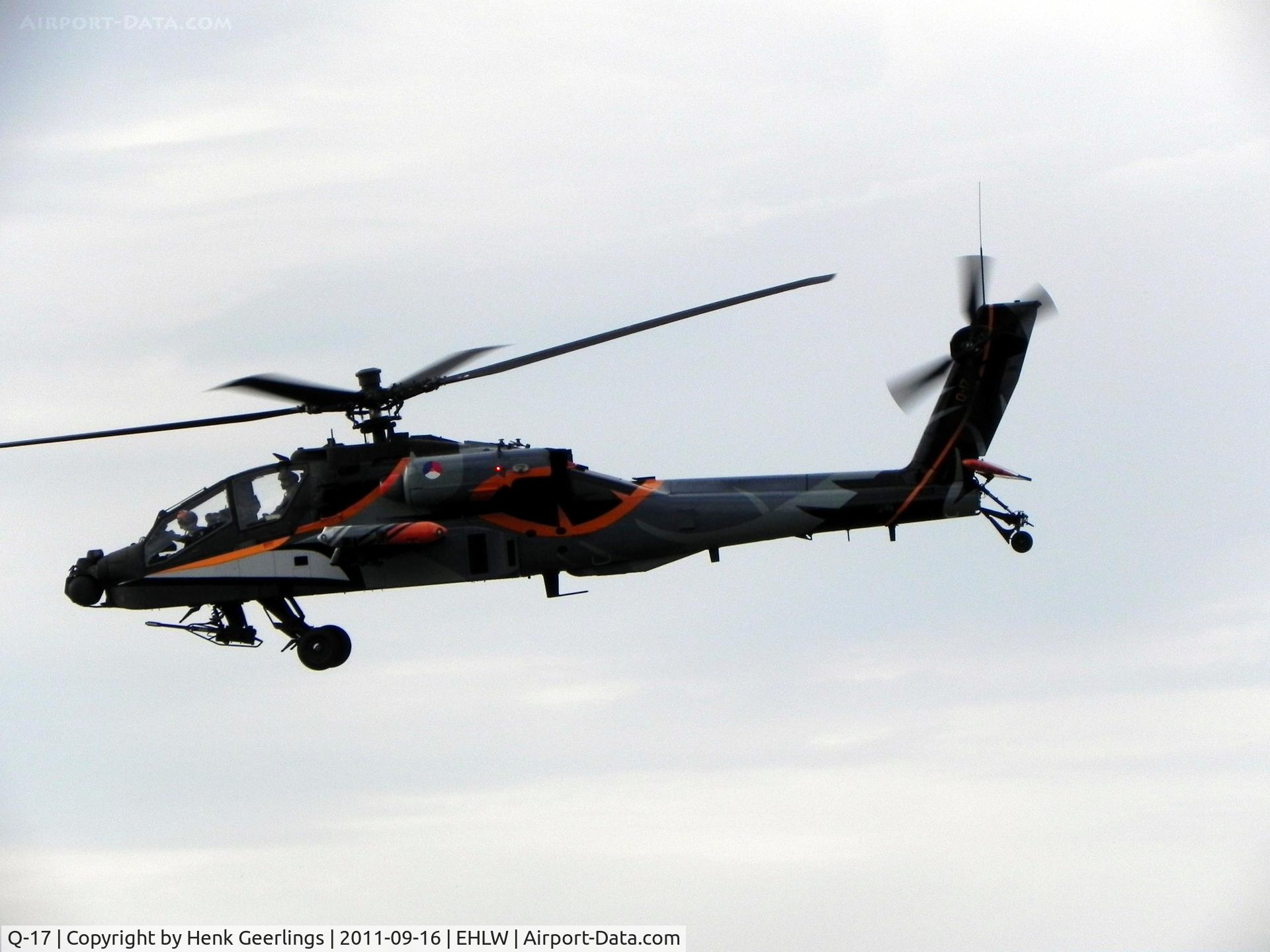 Q-17, 1998 Boeing AH-64DN Apache C/N DN017, Dutch Air Force Open Day at Leeuwarden AFB , Sep 2011 . Special Demo cs .