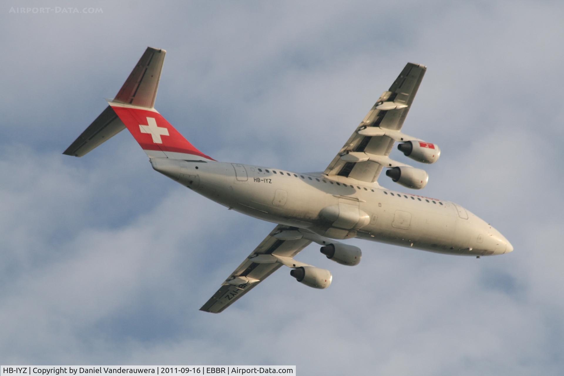HB-IYZ, 1998 British Aerospace Avro 146-RJ100 C/N 0338, Flight LX761 is climbing from RWY 07R