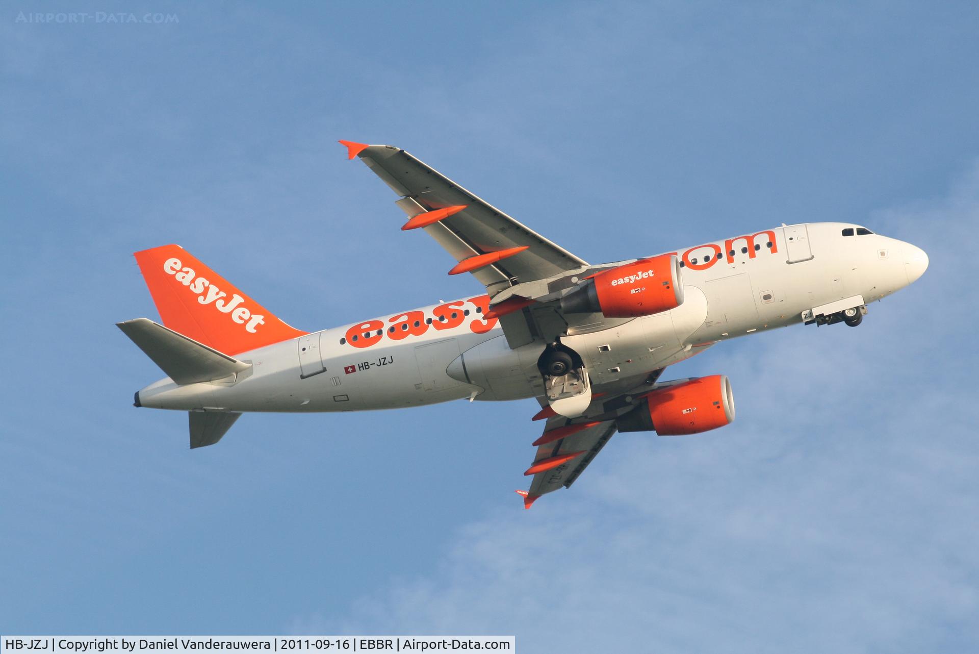 HB-JZJ, 2004 Airbus A319-111 C/N 2265, Flight EZS1534 is climbing from RWY 07R