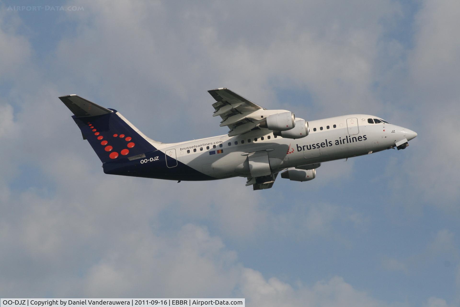 OO-DJZ, 1997 British Aerospace Avro 146-RJ85 C/N E.2305, Flight SN3667 is climbing from RWY 07R