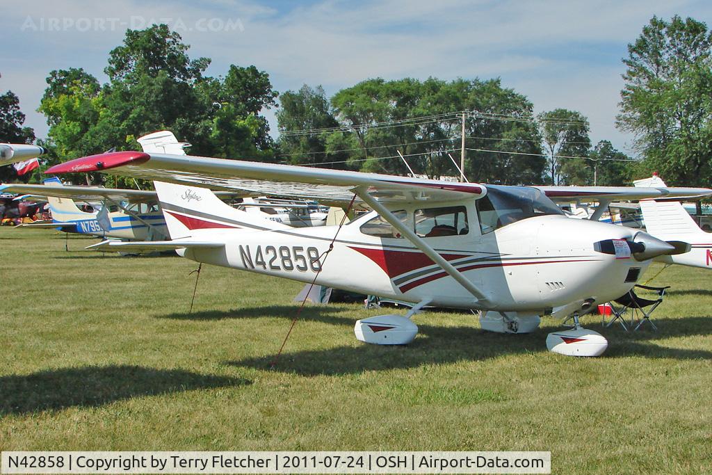 N42858, Cessna 182L Skylane C/N 18259218, At 2011 Oshkosh