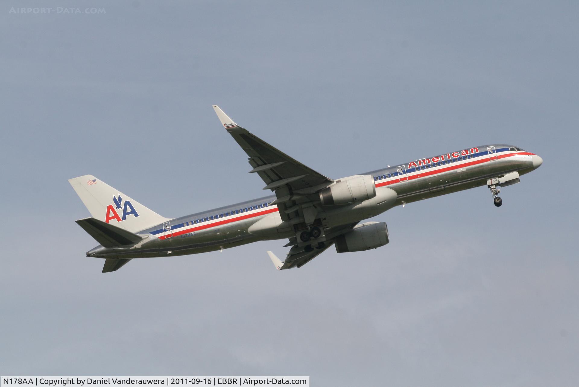 N178AA, 2002 Boeing 757-223 C/N 32398, Flight AA171 is climbing from RWY 07R