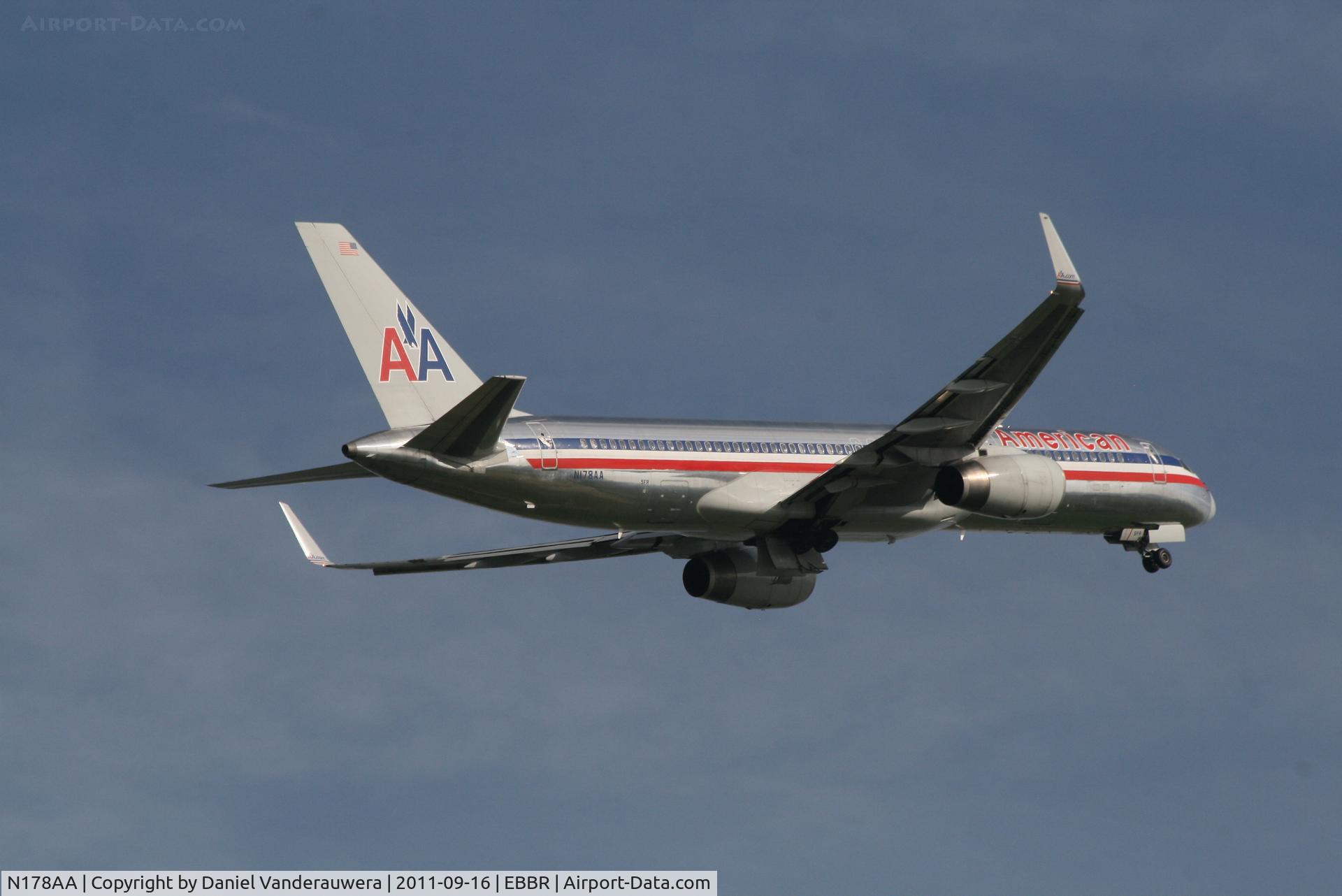 N178AA, 2002 Boeing 757-223 C/N 32398, Flight AA171 is climbing from RWY 07R