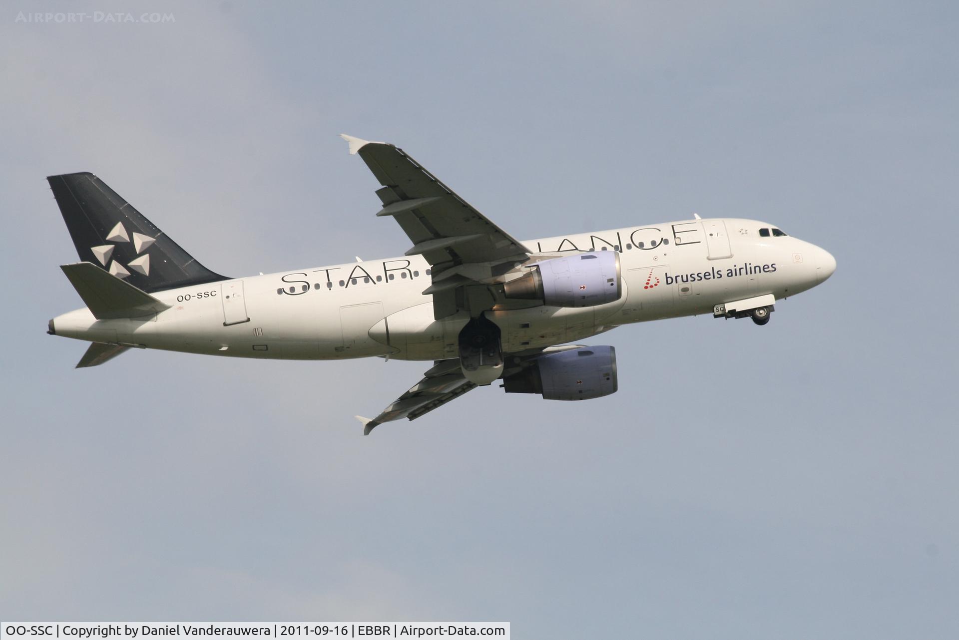 OO-SSC, 1999 Airbus A319-112 C/N 1086, Flight SN2715 is climbing from RWY 07R