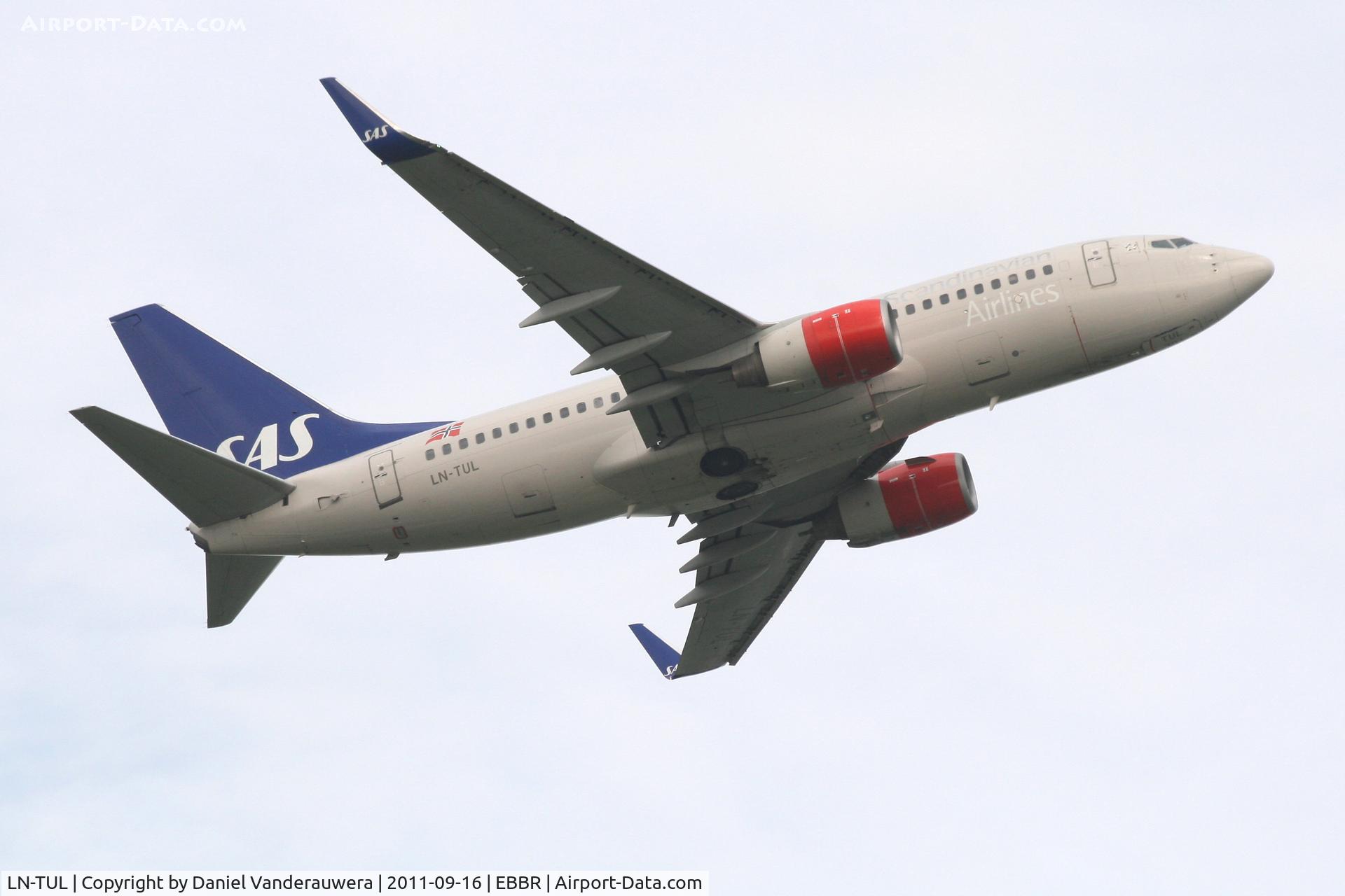 LN-TUL, 2002 Boeing 737-705 C/N 29097, Flight SK4744 is climbig from RWY 07R