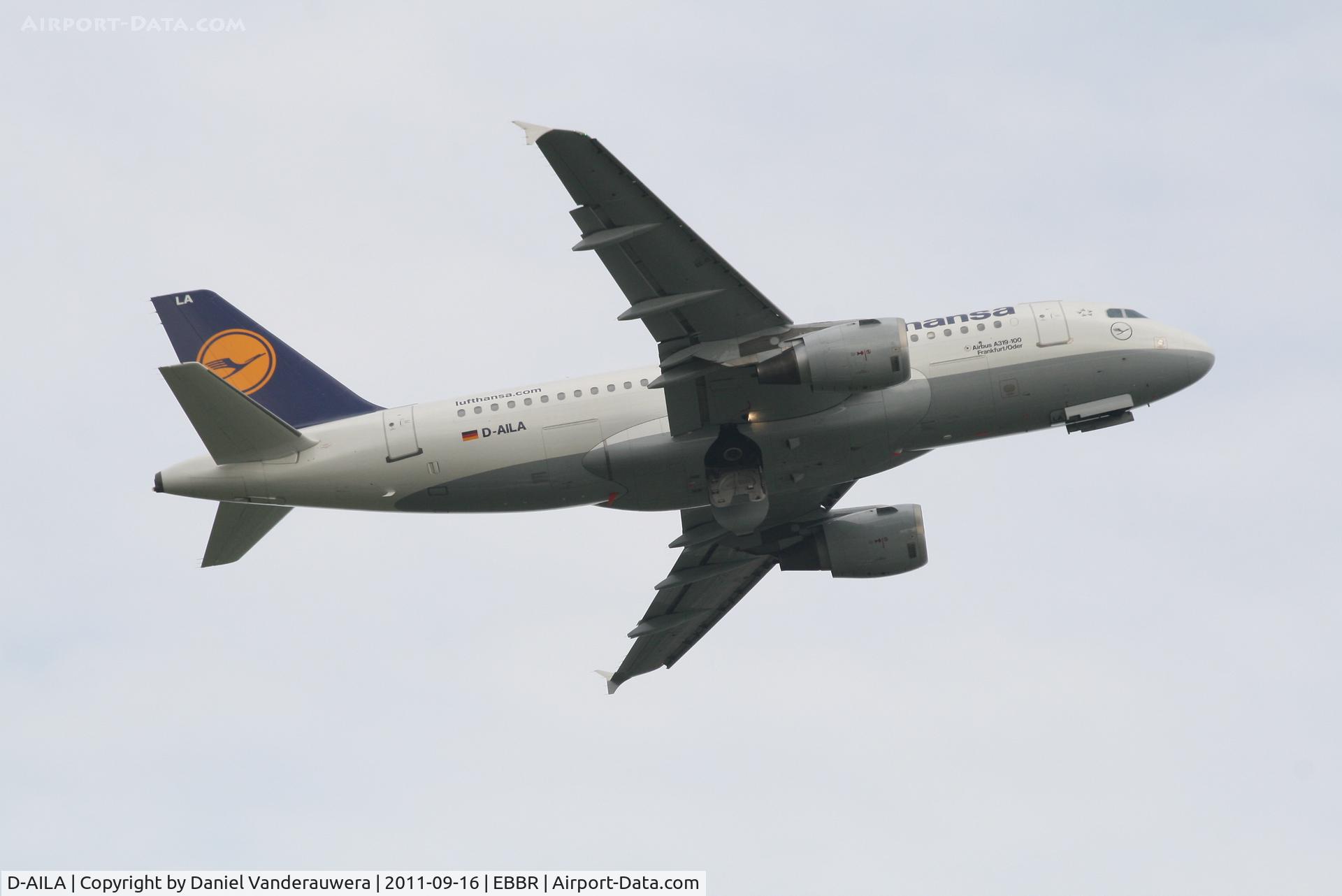 D-AILA, 1996 Airbus A319-114 C/N 609, Flight LH2285 is climbing from RWY 07R