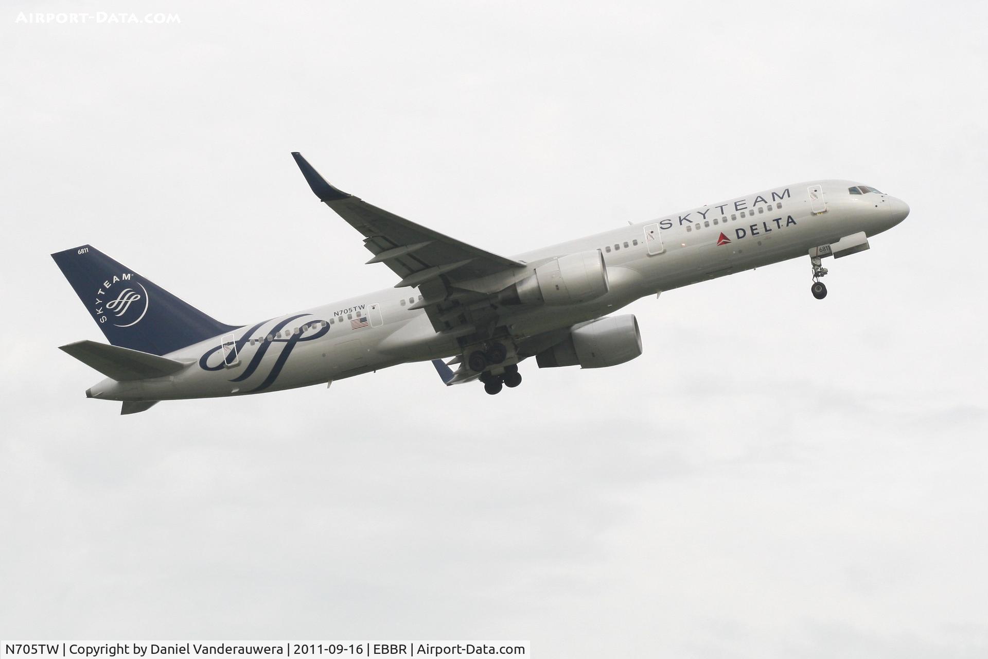 N705TW, 1997 Boeing 757-231ER C/N 28479, Flight DL141 is climbing from RWY 07R