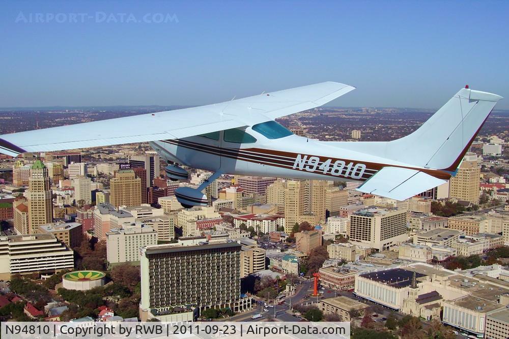 N94810, 1978 Cessna 182Q Skylane C/N 18266515, Over downtown San Antonio