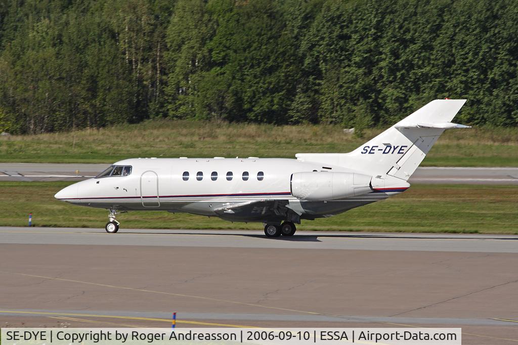 SE-DYE, 1998 Raytheon Hawker 800XP C/N 258382, Blue Chip Jet