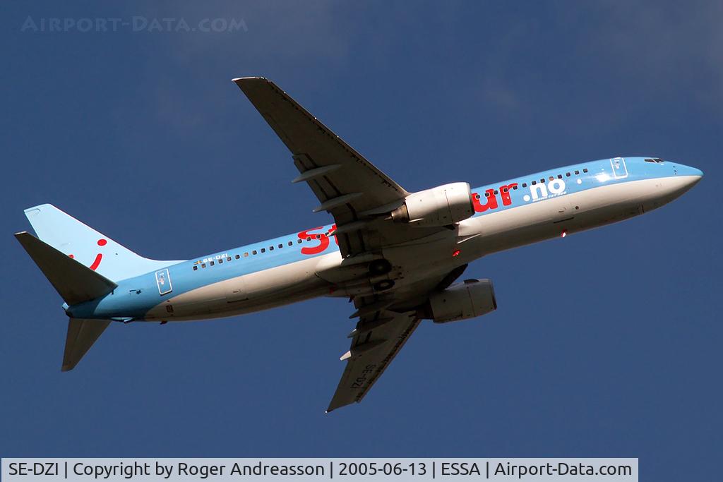 SE-DZI, 2000 Boeing 737-804 C/N 28229, Star Tours / Fritidsresor on each side