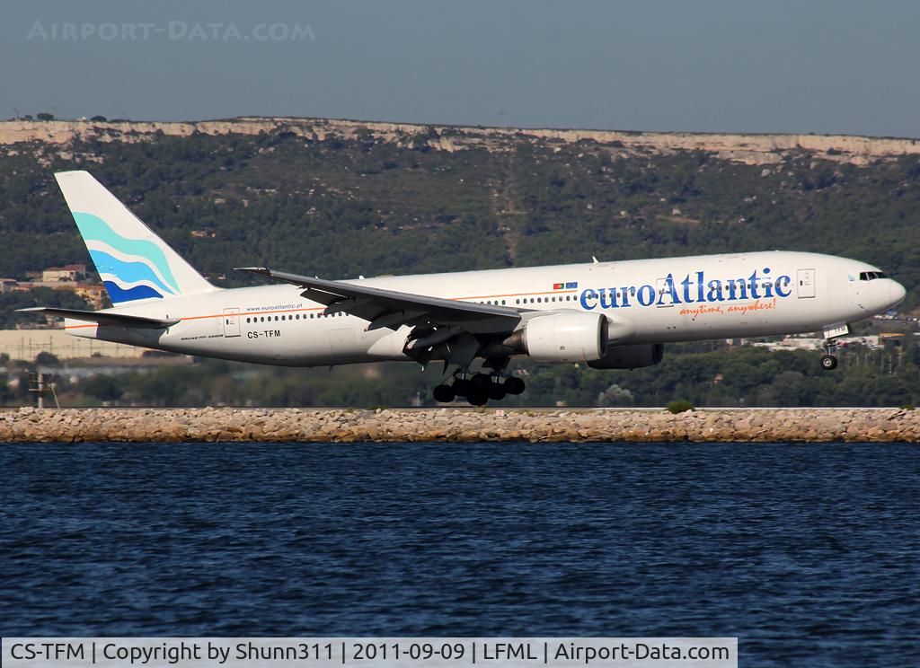 CS-TFM, 1998 Boeing 777-212/ER C/N 28513, Landing rwy 13L