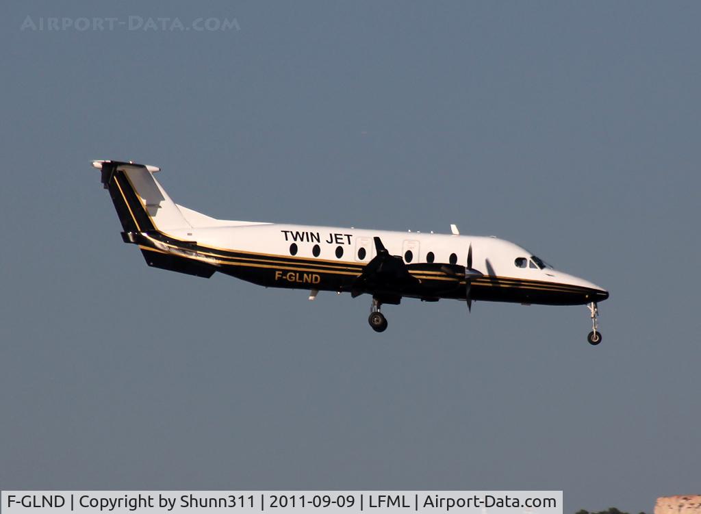 F-GLND, 1996 Beech 1900D C/N UE-196, Landing rwy 13R