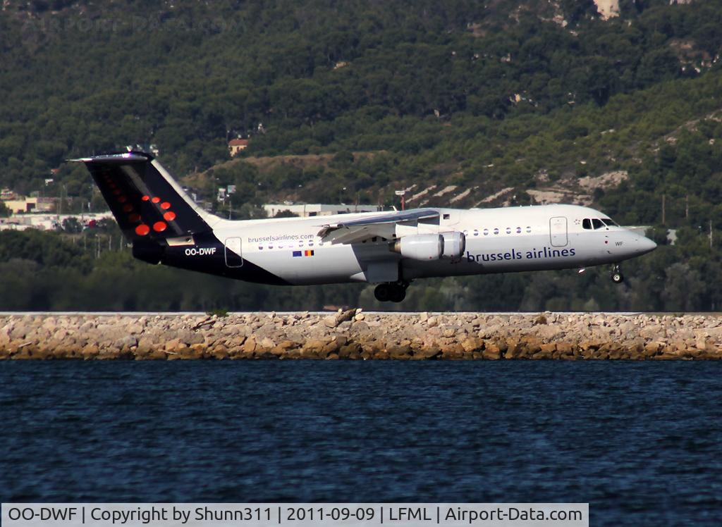 OO-DWF, 1998 British Aerospace Avro 146-RJ100 C/N E3332, Landing rwy 13L