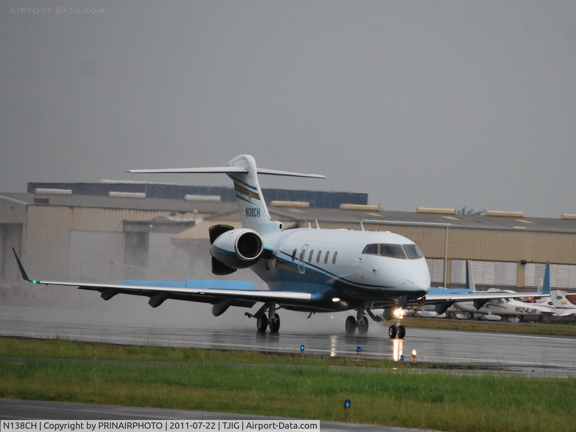 N138CH, Bombardier Challenger 300 (BD-100-1A10) C/N 20249, BOMBARDIER CHALLENGER 300 DEPLOYING THRUST REVERSERS IN A RAINY DAY @ ISLA GRANDE AIRPORT