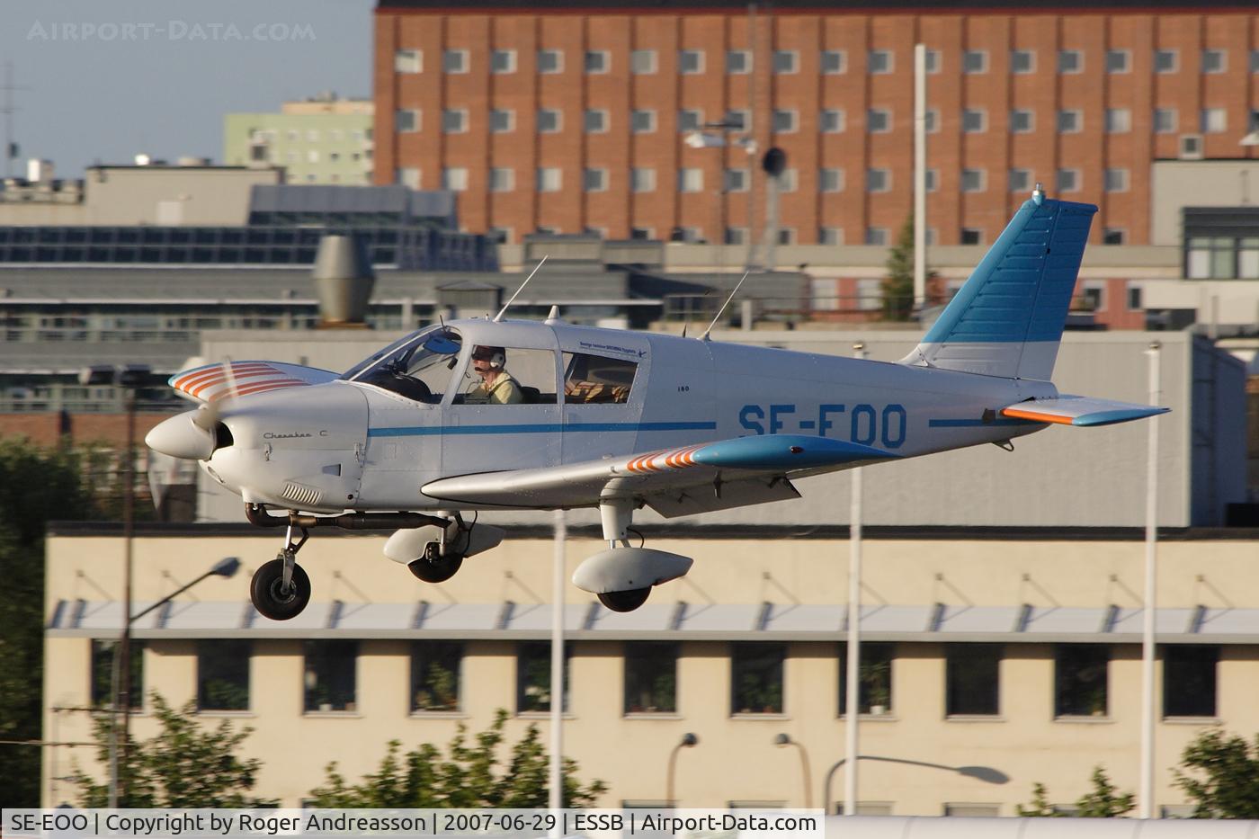 SE-EOO, 1965 Piper PA-28-180 C/N 28-2185, On final 30