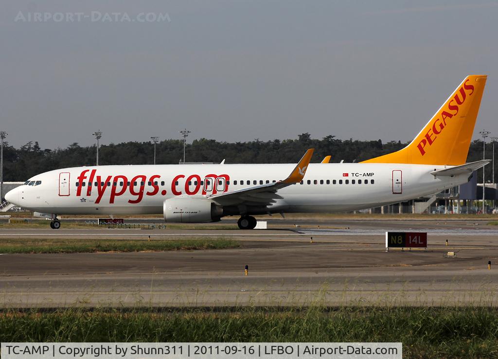 TC-AMP, 2011 Boeing 737-82R C/N 40723, Ready for take off rwy 14L