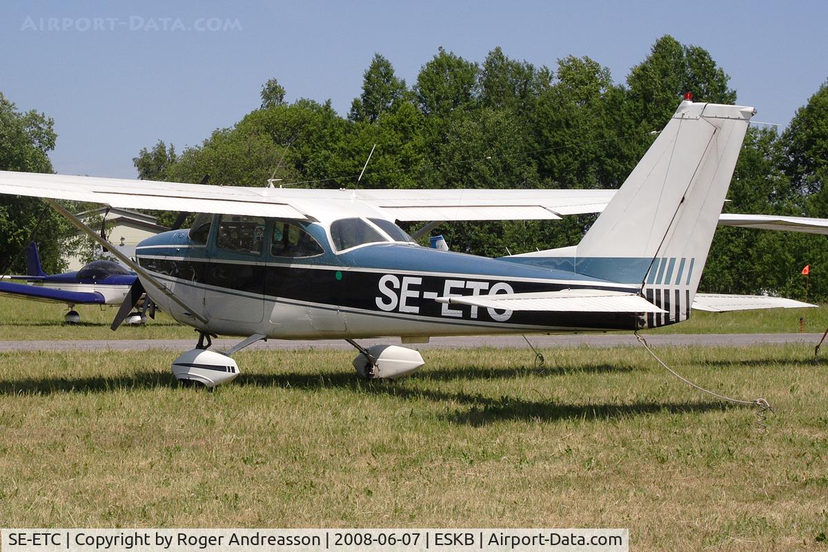 SE-ETC, 1965 Reims F172G C/N F172-0242, At EAA FlyIn
