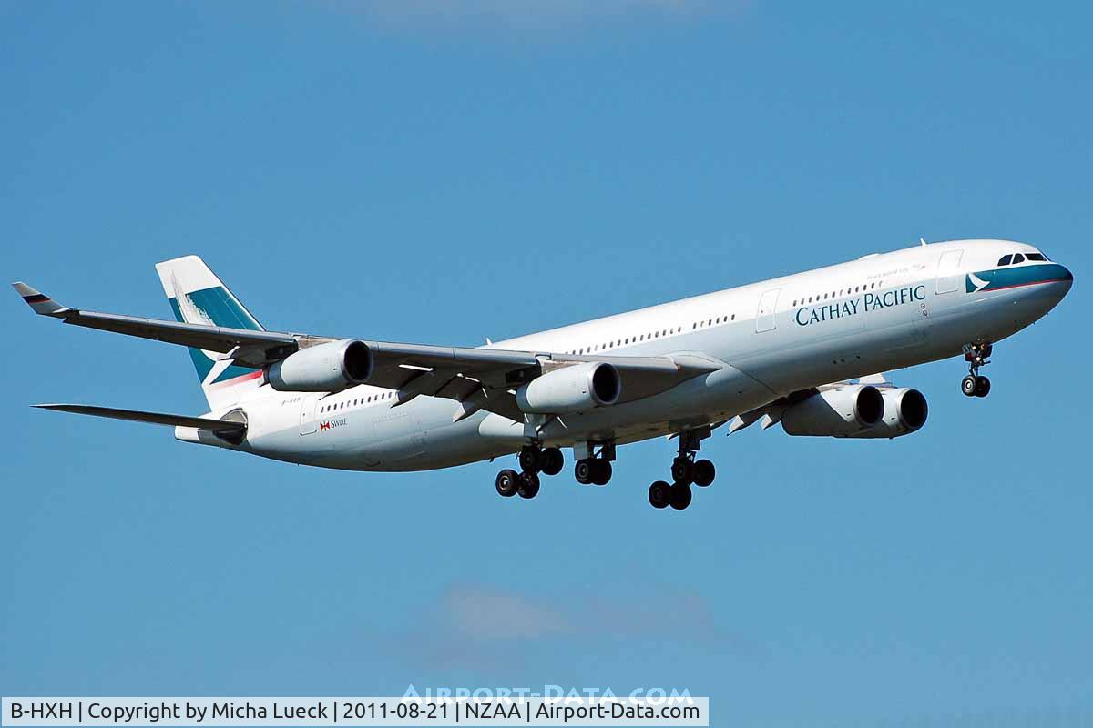 B-HXH, Airbus A340-313 C/N 218, At Auckland