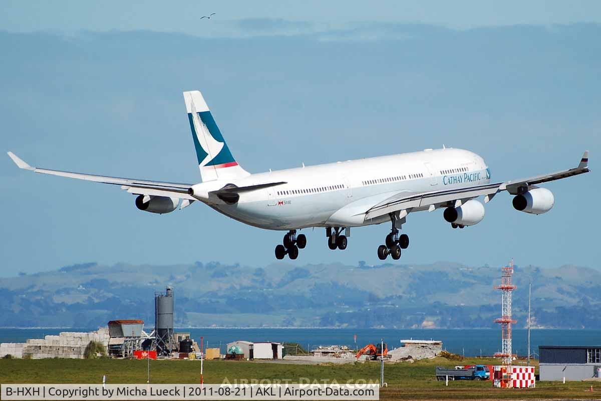B-HXH, Airbus A340-313 C/N 218, At Auckland