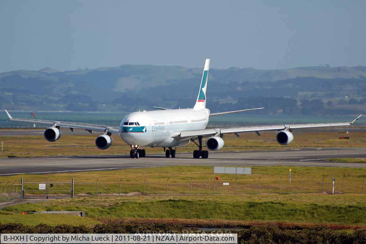 B-HXH, Airbus A340-313 C/N 218, At Auckland