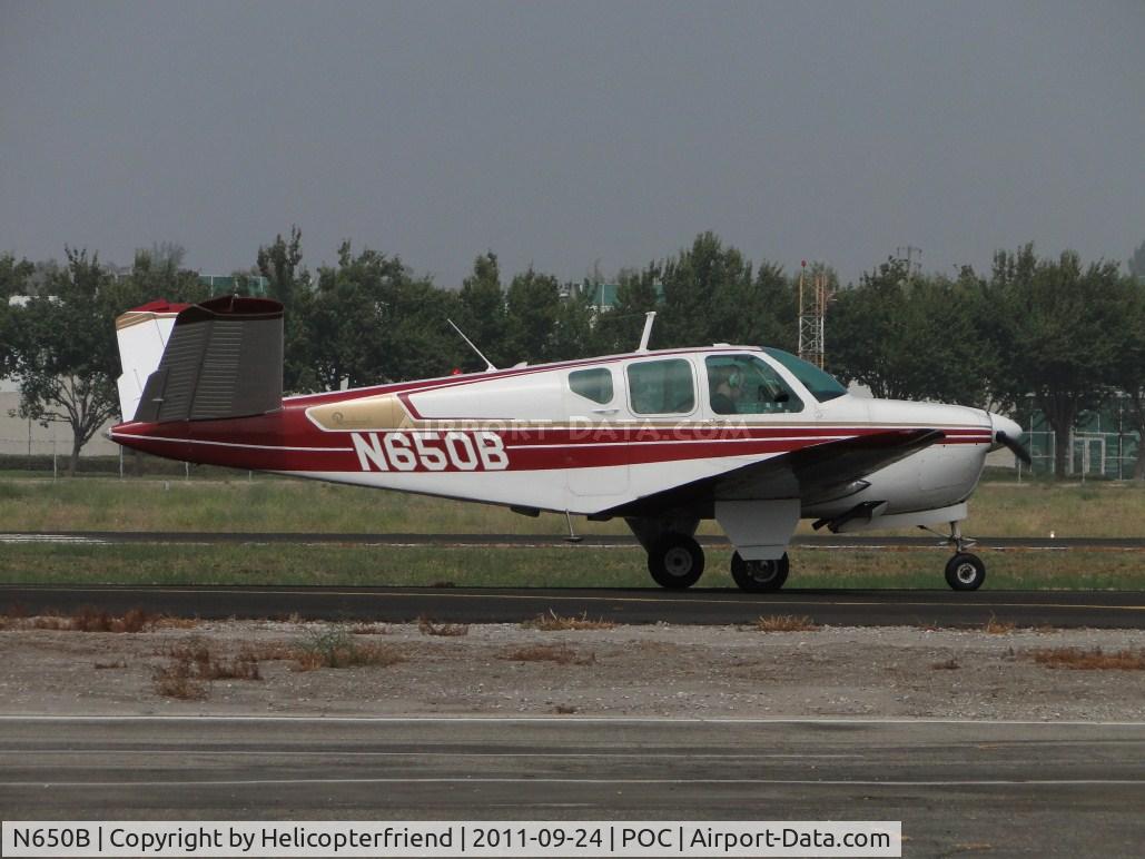 N650B, 1957 Beech H35 Bonanza C/N D-5100, Taxiing eastbound on taxiway Sierra for runway 26L