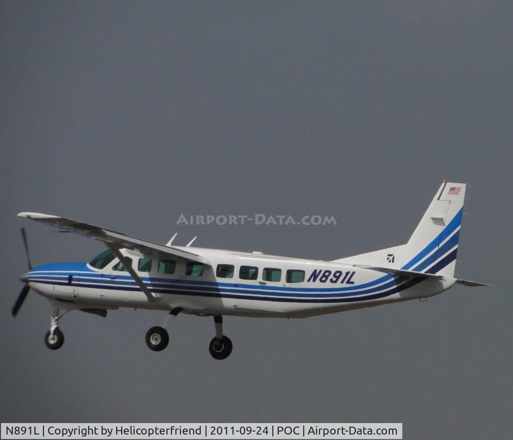 N891L, 2002 Cessna 208B Grand Caravan C/N 208B0938, Climbing out before the end of the runway and heading out