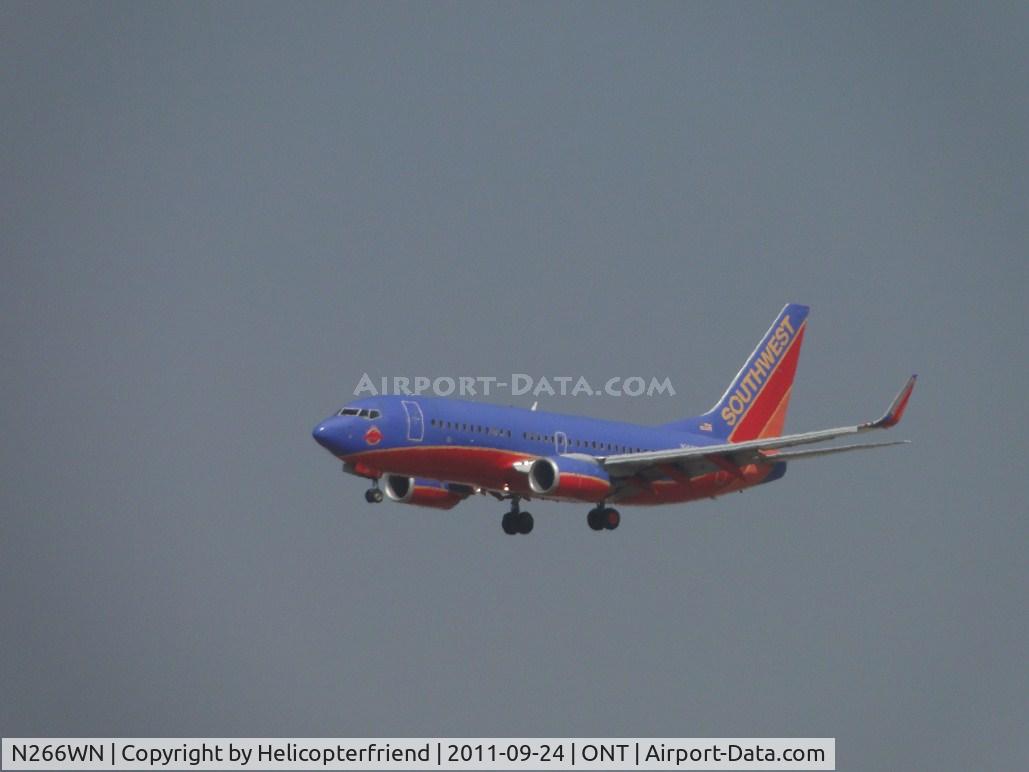 N266WN, 2007 Boeing 737-7H4 C/N 32523, On final for runway 26R