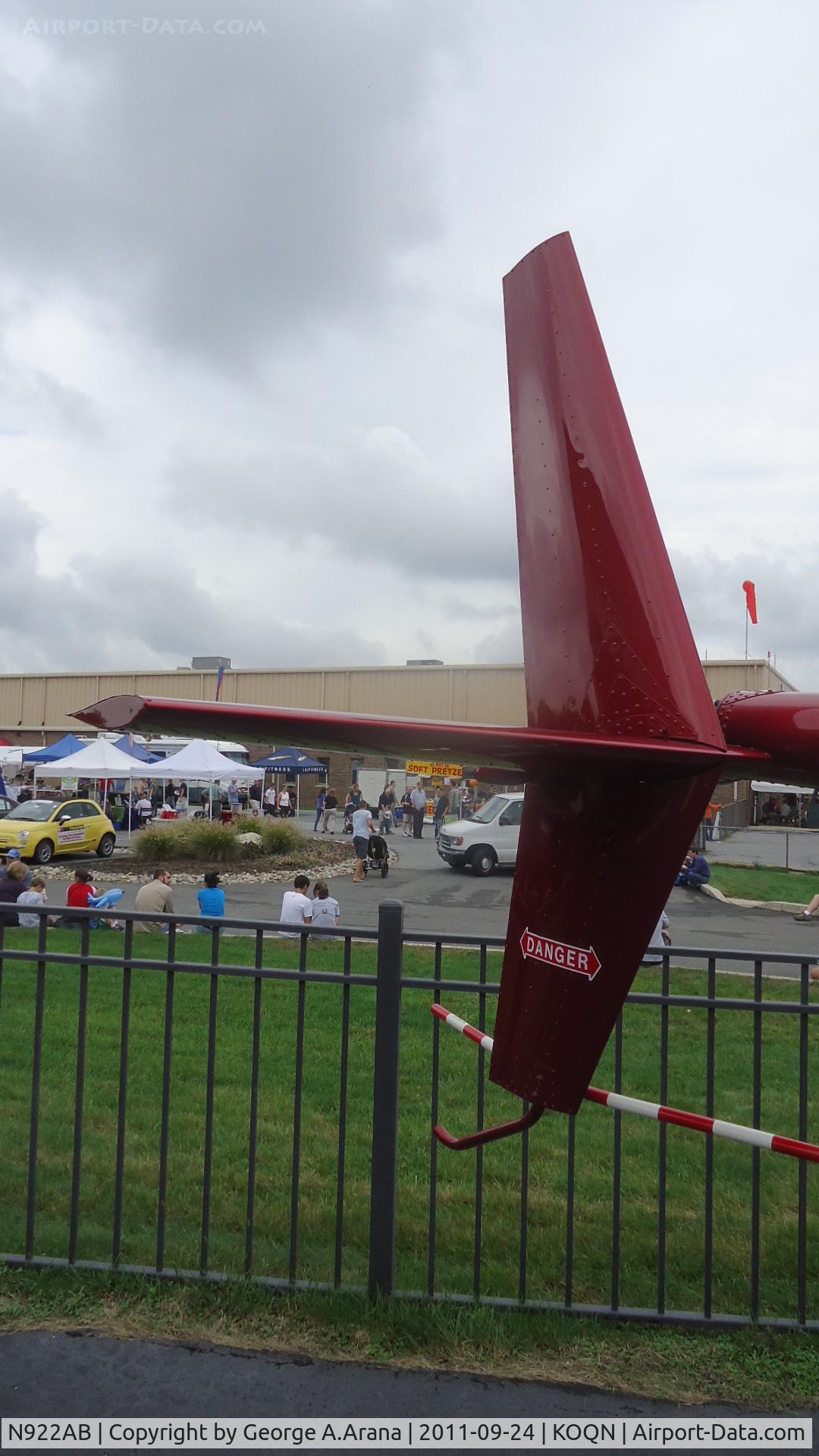 N922AB, 2001 Robinson R44 C/N 1083, Horizontal stabilizer and vertical fin