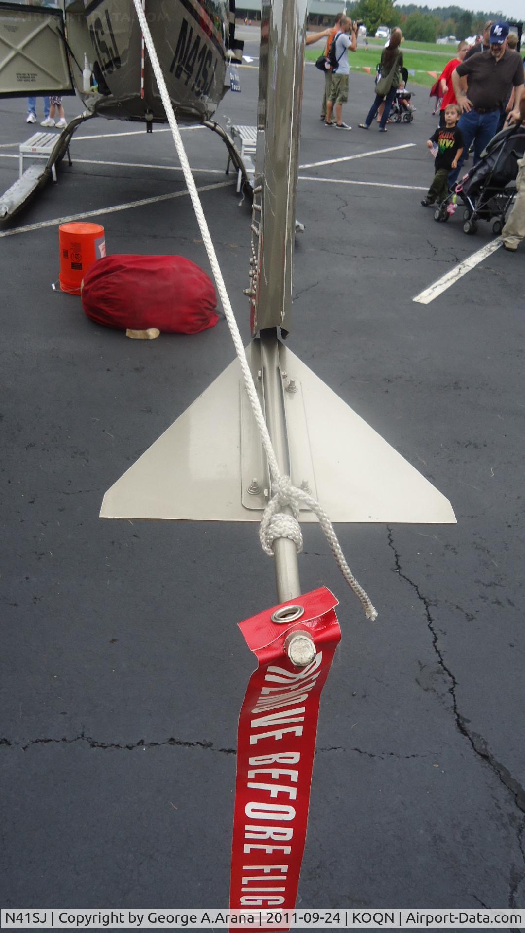 N41SJ, 1974 Bell 206B C/N 1352, Stinger stabilizer fin