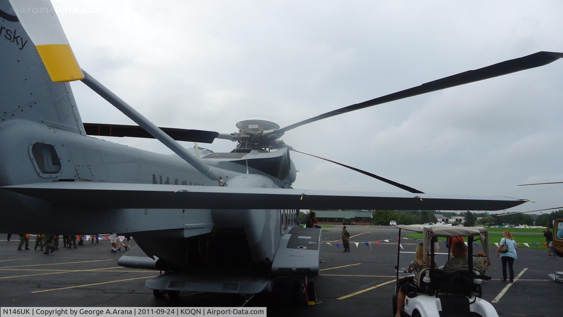 N146UK, 2011 Sikorsky S-92A C/N 92-0146, Horizontal stabilizer and strut